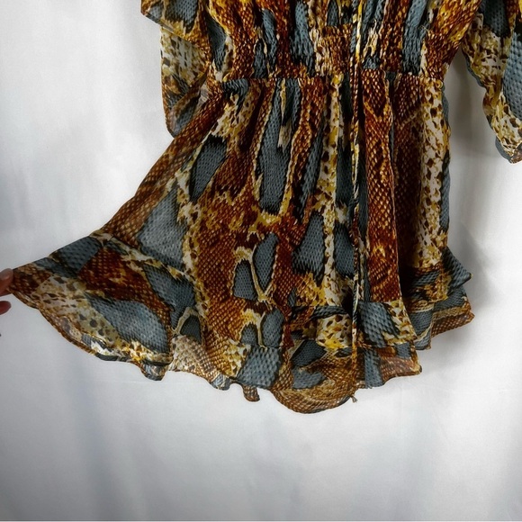 Oliváceos RADIANT REVEAL SNAKE
PRINT ROMPER Bohemian Print Jumpsuit Size: S - Picture 11 of 17